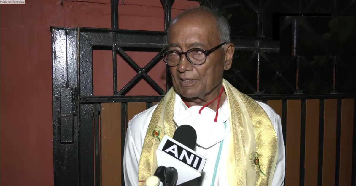 Whoever becomes Congress President will work under Gandhi family says Digvijaya Singh